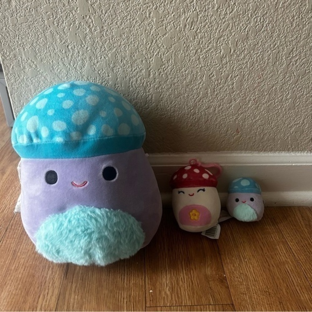 Squishmallows: Pyle the Teal & Purple Mushroom 8” and backpack clip and micro